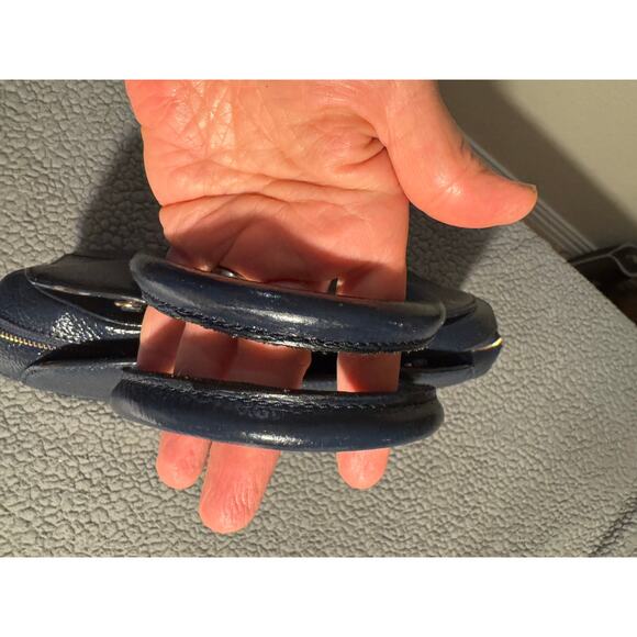 Michael Kors Navy handbag in pebbled leather - Picture 5 of 8